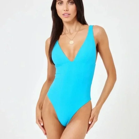 L*space Katniss One Piece, island - Picture 1 of 11